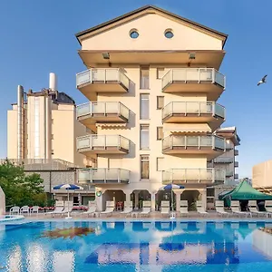 4* Hotel Universal